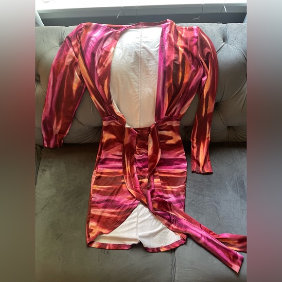 Long sleeve dress with a low cut + adjustable front tie - Picture 3 of 6